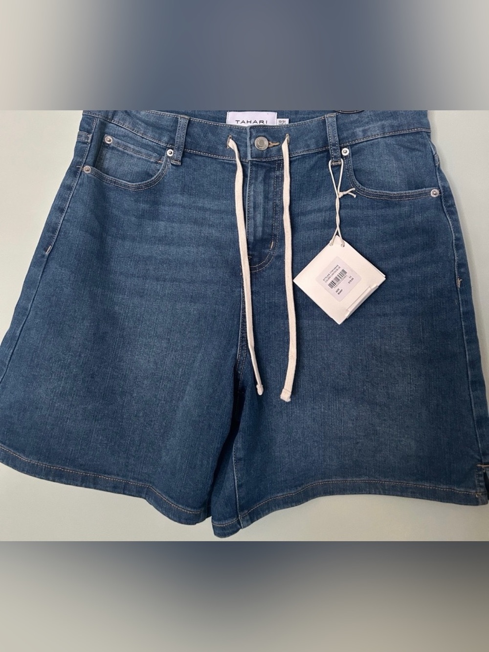 NWT Tahari Women’s High Rise Indigo Denim Drawstring Shorts Retails $79